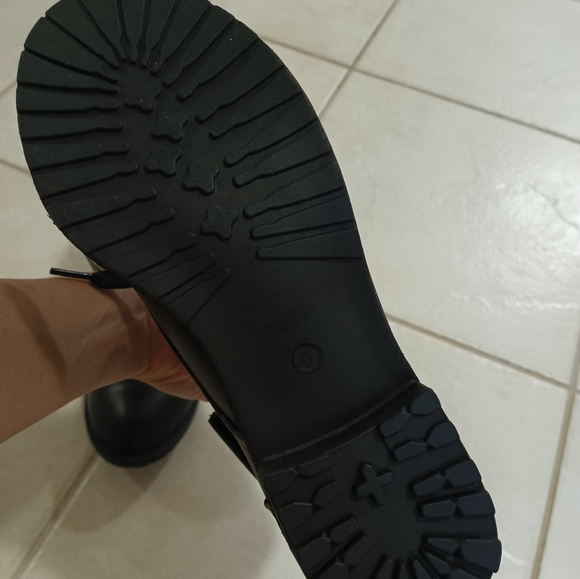 Boots - Picture 3 of 5